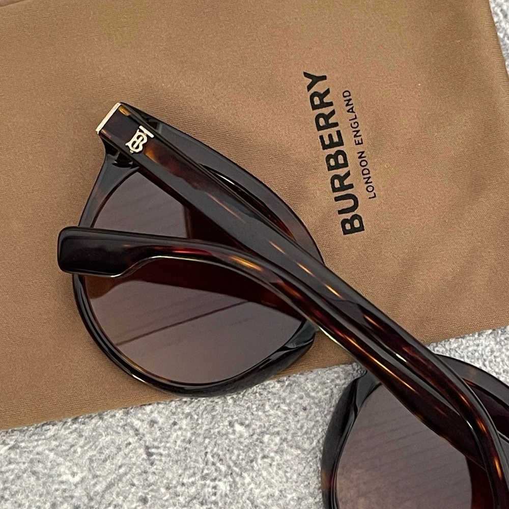 Burberry Eyewear Amelia Sunglasses - Picture 3 of 3